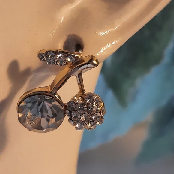 Brand New Pretty Earrings with Rhinestones - Picture 1 of 3
